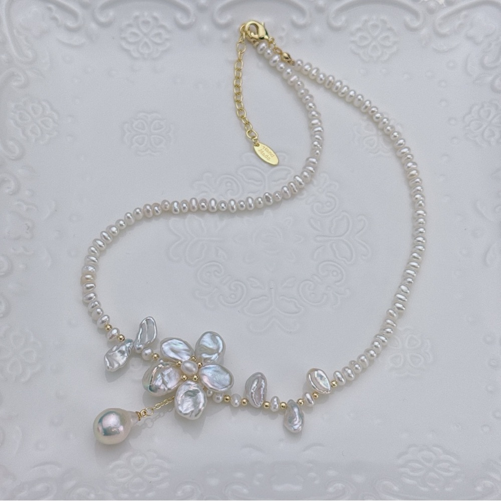 Elegant Pearl Necklace with Gold Accents
